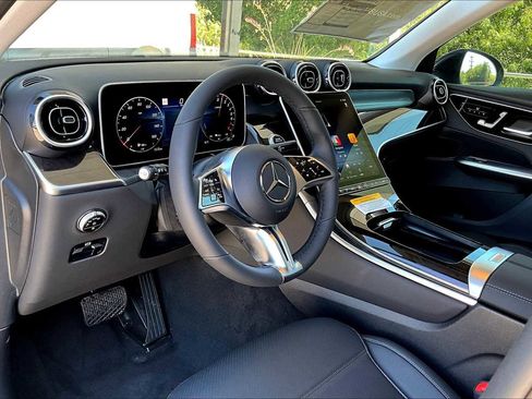 New 2025 Mercedes-Benz GLC 350e GLC 350e image 10