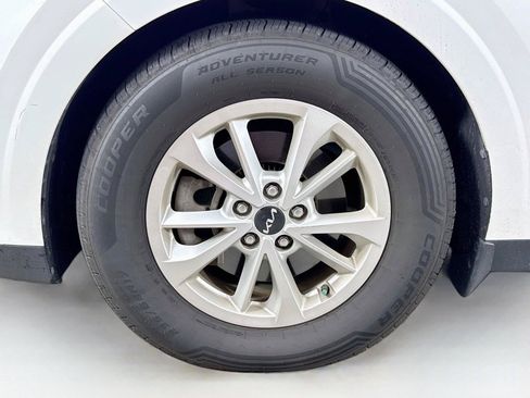 Used 2022 Kia Carnival LX FWD image 16