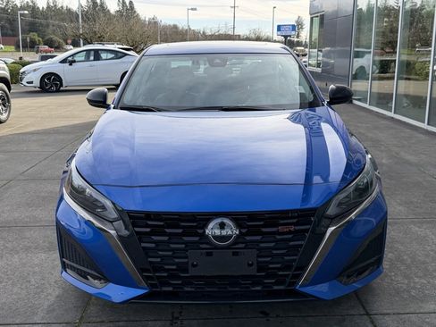 Used 2025 Nissan Altima 2.5 SR w/ SR Premium Package image 3