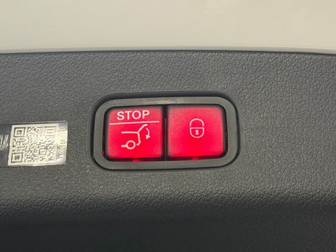 Used 2025 Mercedes-Benz GLC 300 image 16