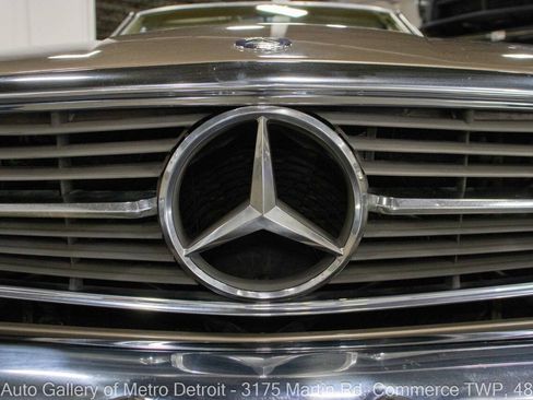 Used 1987 Mercedes-Benz 560 SL image 32