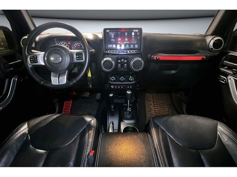 Used 2015 Jeep Wrangler Unlimited Rubicon image 15