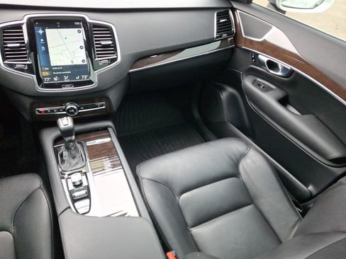Used 2018 Volvo XC90 T6 Momentum w/ Convenience Package image 16