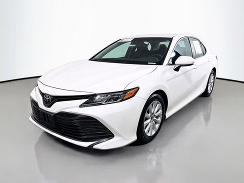 Used 2018 Toyota Camry LE FWD image 3