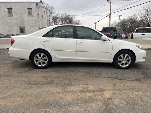 Used 2005 Toyota Camry XLE image 10