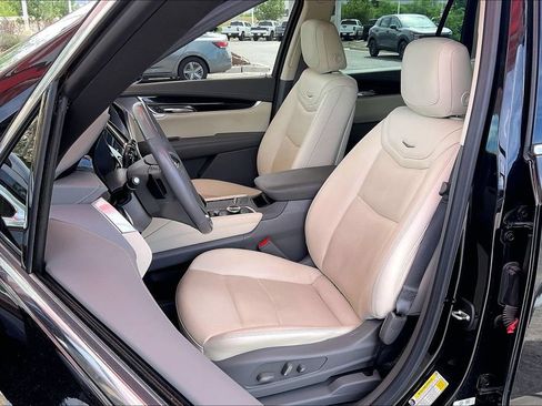 Used 2024 Cadillac XT6 Premium Luxury FWD image 25