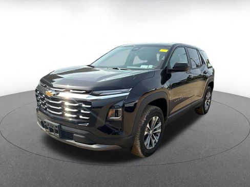 Used 2025 Chevrolet Equinox LT image 2