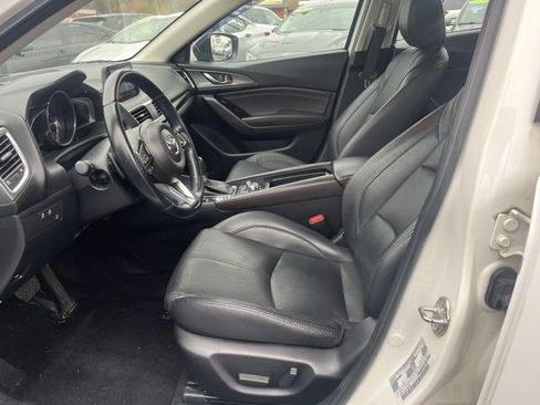 Used 2018 MAZDA MAZDA3 Grand Touring w/ Premium Equipment Package image 4