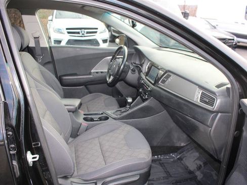 Used 2019 Kia Niro LX image 8