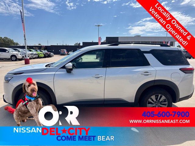 Used 2025 Nissan Pathfinder SV AWD/4WD image 2
