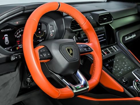 Used 2022 Lamborghini Urus AWD/4WD image 20