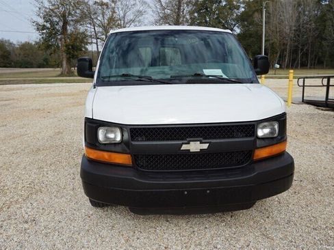 Used 2010 Chevrolet Express 1500 RWD image 3