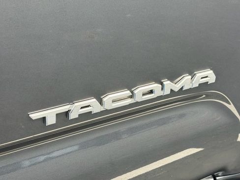 Used 2022 Toyota Tacoma Limited AWD/4WD image 9