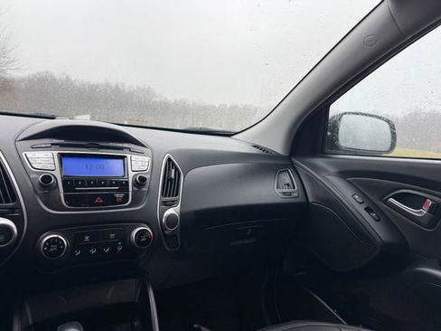 Used 2011 Hyundai Tucson GLS image 10