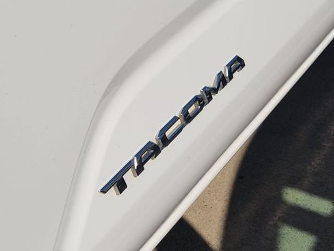 Used 2025 Toyota Tacoma SR5 AWD/4WD image 11