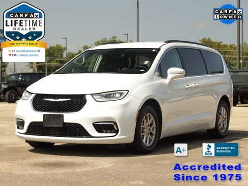 Used 2022 Chrysler Pacifica Touring-L FWD image 3