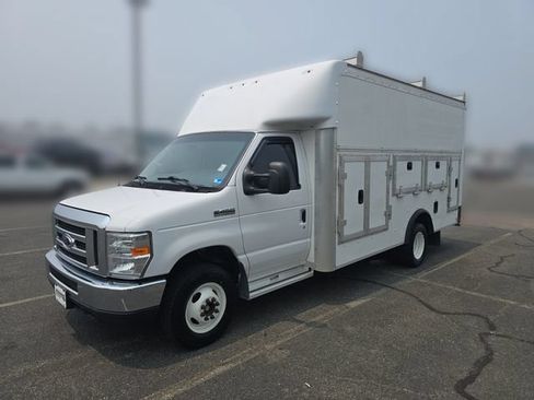 Certified 2017 Ford E-450 and Econoline 450 Super Duty w/ Power Windows & Locks Group RWD image 1