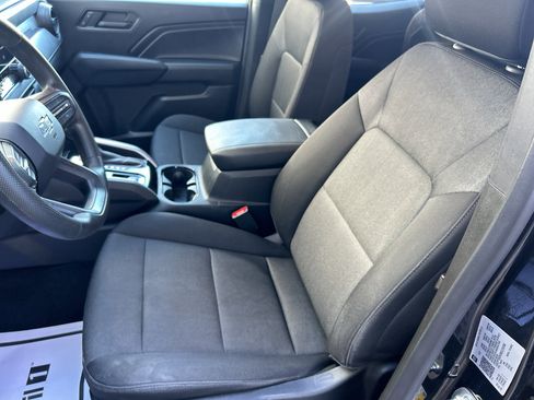 Used 2024 Chevrolet Colorado Trail Boss w/ Technology Package image 17