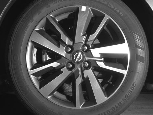 Used 2025 Nissan Versa SV image 12