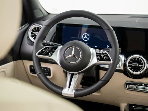 New 2025 Mercedes-Benz GLB 250 4MATIC image 11