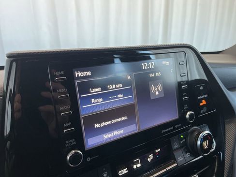 Used 2022 Toyota Highlander XSE image 12