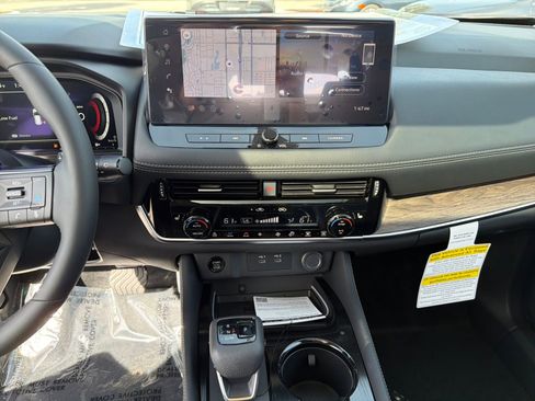 Used 2026 Nissan Rogue Platinum w/ Platinum Premium Package image 15