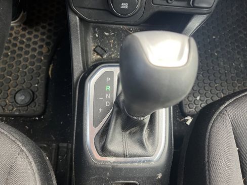 Used 2019 Jeep Renegade Sport image 16