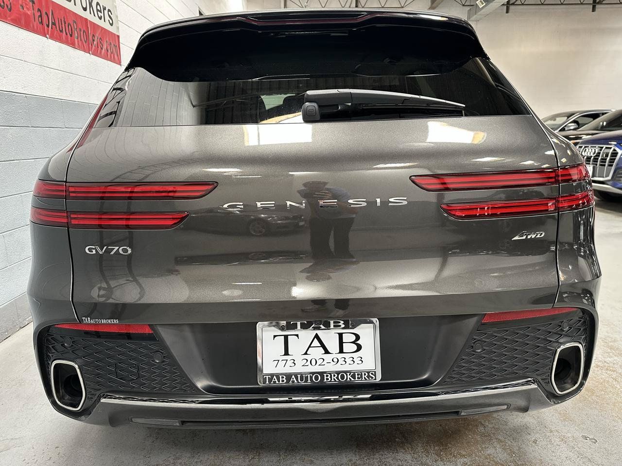 Used 2025 Genesis GV70 2.5T w/ Select Package AWD/4WD image 4