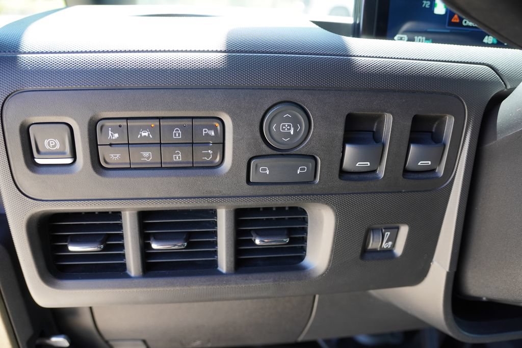 Used 2024 Chevrolet Brightdrop 400 w/ Commercial Equipment Package AWD/4WD image 19