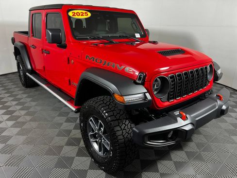 Used 2025 Jeep Gladiator Mojave w/ Convenience Group AWD/4WD image 3