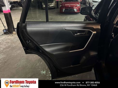 Used 2021 Toyota RAV4 XLE image 10