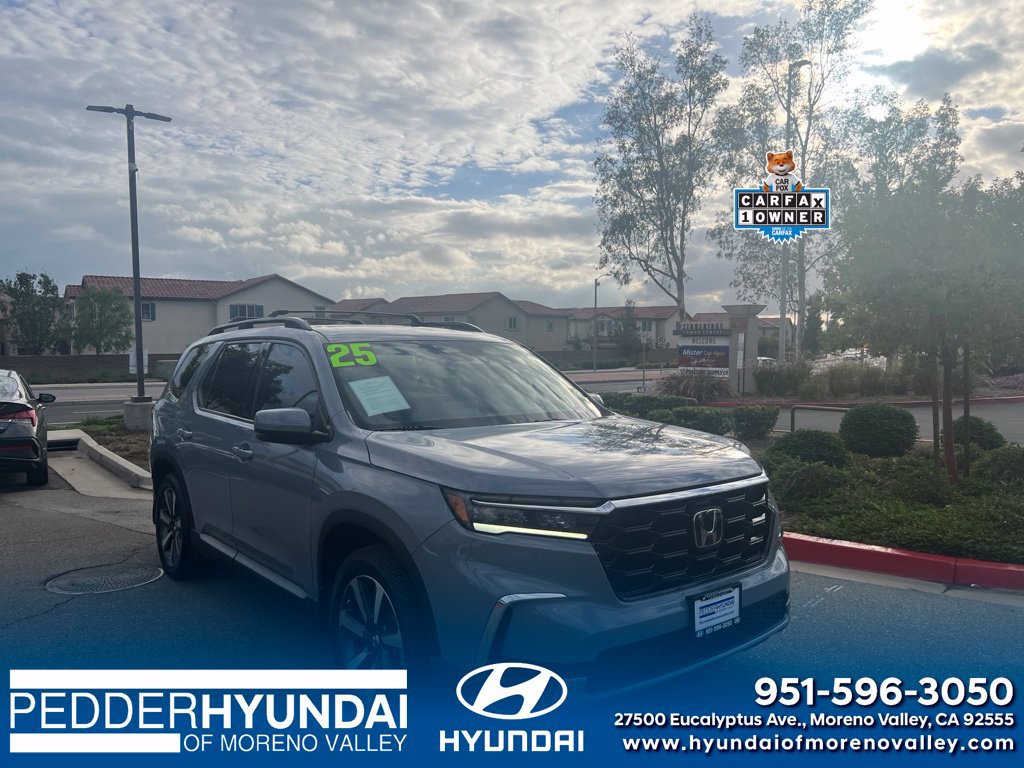 Used 2025 Honda Pilot Touring image 1