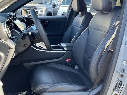 Used 2026 Mercedes-Benz GLC 300 4MATIC image 11