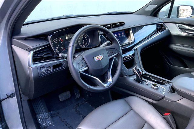 Used 2025 Cadillac XT6 Premium Luxury AWD/4WD image 14