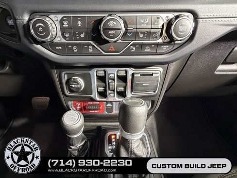 Used 2025 Jeep Gladiator Mojave AWD/4WD image 23