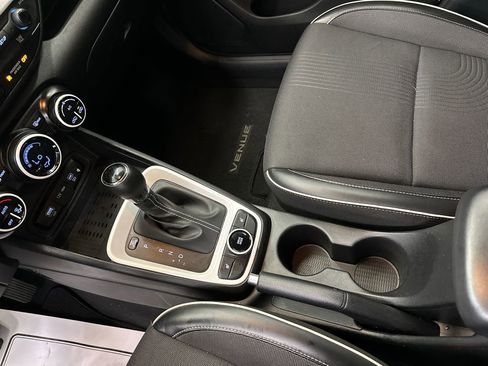 Certified 2023 Hyundai Venue Limited w/ Cargo Package image 29