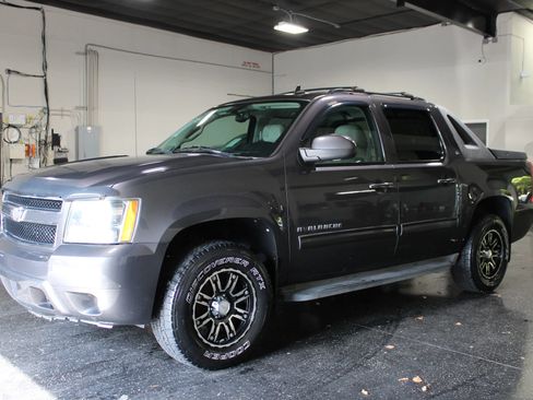 Used 2010 Chevrolet Avalanche LT w/ Luxury Package RWD image 7