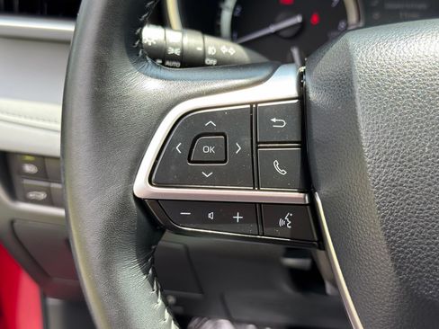 Used 2022 Toyota Highlander XLE AWD/4WD image 19