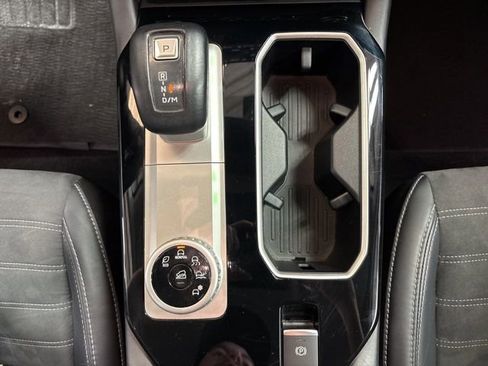 Used 2025 Mitsubishi Outlander SE FWD image 24