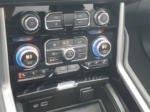 Certified 2022 GMC Yukon Denali image 30