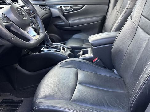 Used 2020 Nissan Rogue SL w/ Premium Package image 12