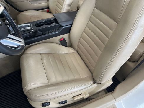 Used 2009 Ford Mustang GT Premium RWD image 38