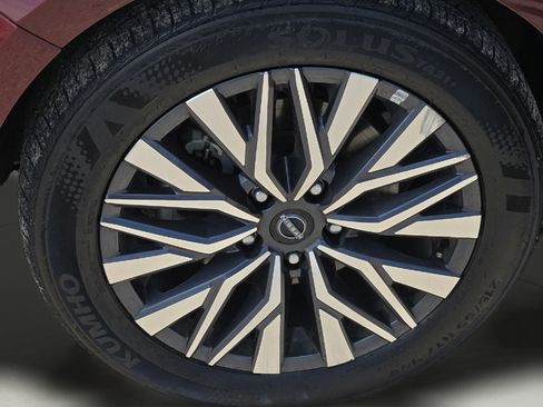 Used 2025 Nissan Altima 2.5 SV FWD image 17