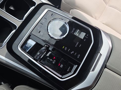Used 2024 BMW 740i w/ Executive Package RWD image 33