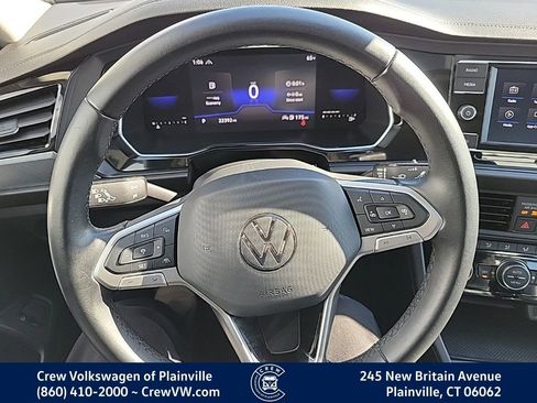 Certified 2022 Volkswagen Jetta SE image 5