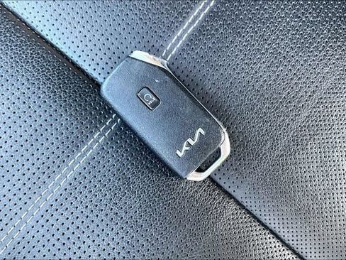 Used 2022 Kia Telluride EX w/ EX Premium Package FWD image 11