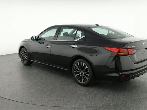 Used 2025 Nissan Altima 2.5 SV FWD image 6