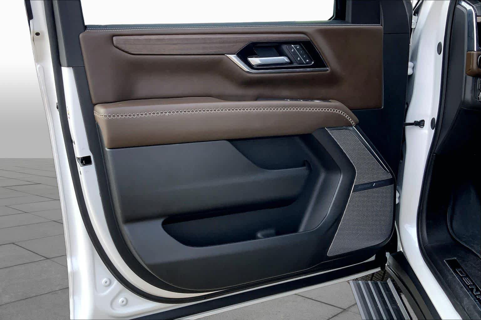 Used 2025 GMC Yukon XL Denali Ultimate w/ LPO, Floor Liner Package AWD/4WD image 22