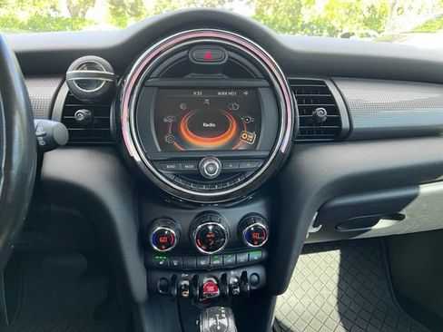 Used 2018 MINI Cooper 2-Door Hardtop FWD image 11