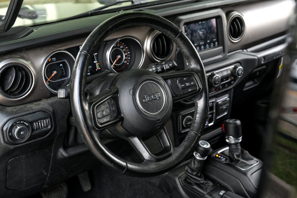 Used 2021 Jeep Wrangler Unlimited Sport AWD/4WD image 4